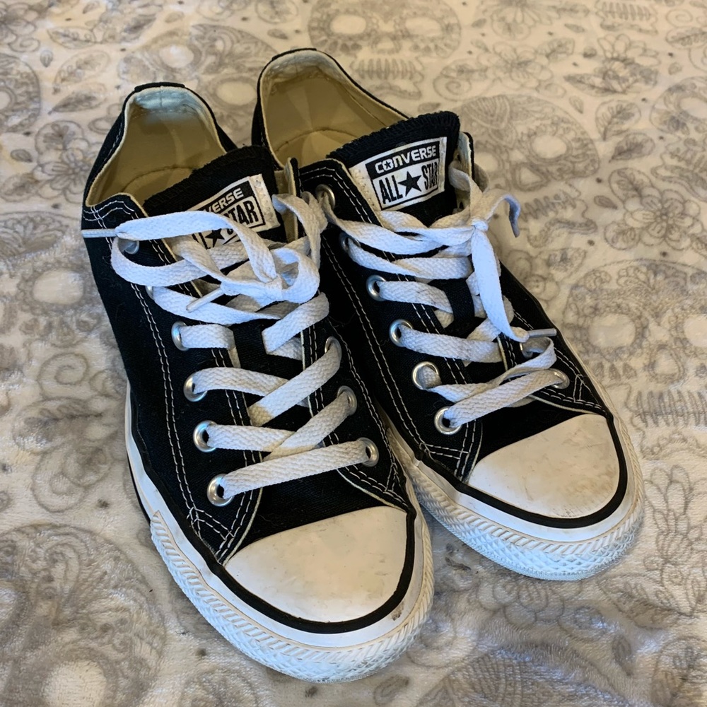Converse women’s size 8